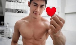 帅气的泰国肌肉帅哥Tuan Yee秀腹肌