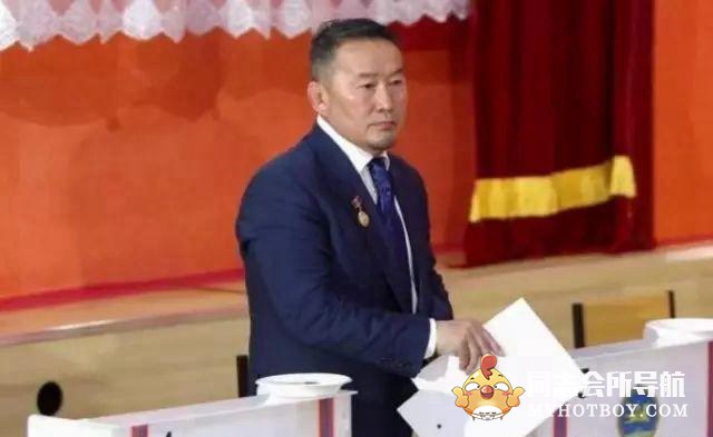 向中国捐赠3万只羊的蒙古国总统，竟然是个大肌霸 时尚型男 第17张