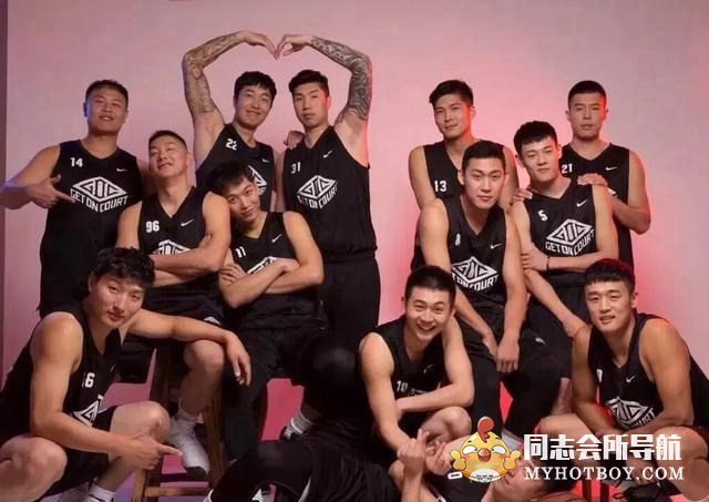 这枚肌肉小狼狗杨文友，他是郑州大学篮球队的5号，颜值出众 时尚型男 第1张
