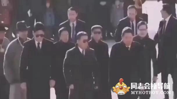 向中国捐赠3万只羊的蒙古国总统，竟然是个大肌霸 时尚型男 第2张