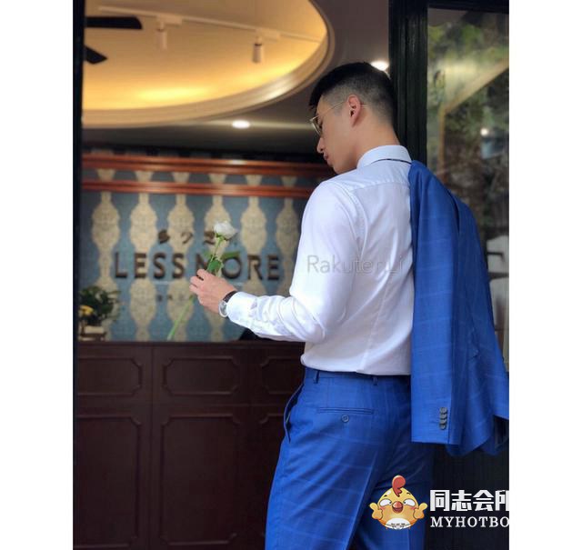网上爆火的上海肌肉男神，穿上正装太A了！ 娱乐画报 第13张