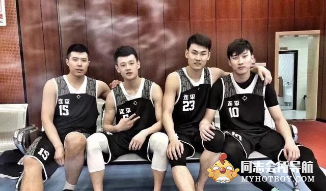 这枚肌肉小狼狗杨文友，他是郑州大学篮球队的5号，颜值出众 时尚型男 第17张