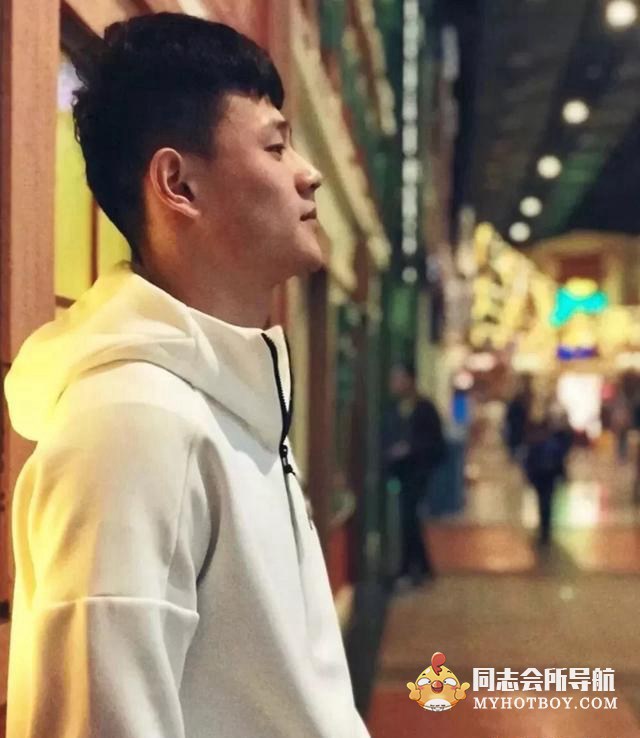 这枚肌肉小狼狗杨文友，他是郑州大学篮球队的5号，颜值出众 时尚型男 第16张