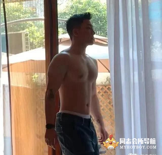24岁上海超级猩猩男教练，这肌肉太撩了 时尚型男 第19张
