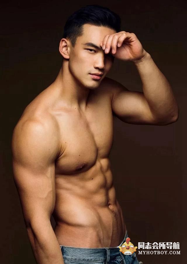台湾网红直男体育生肌肉写真，身材堪比男模 时尚型男 第4张