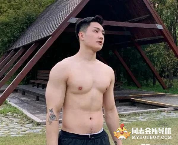 24岁上海超级猩猩男教练，这肌肉太撩了 时尚型男 第3张