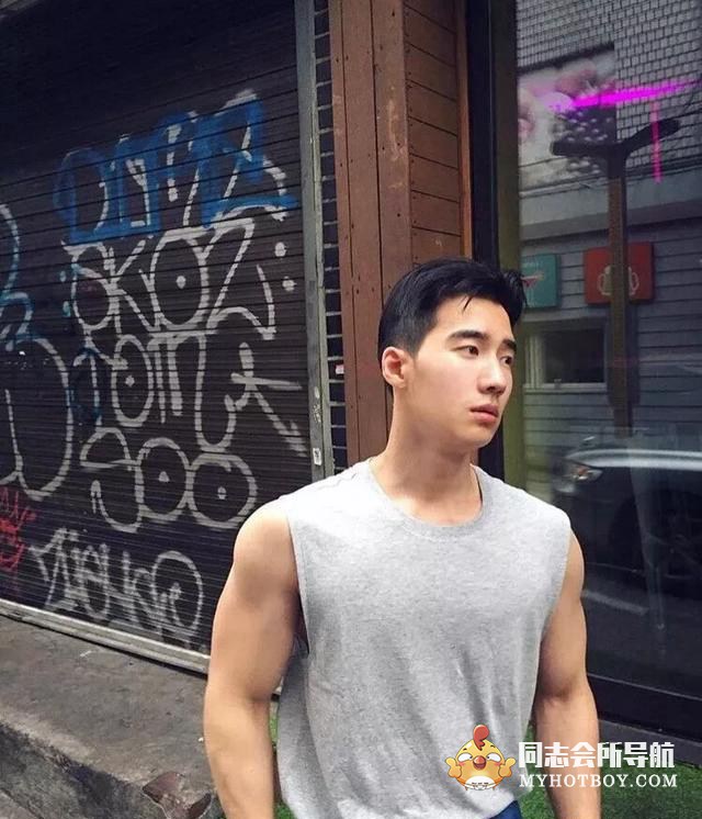 酷似刘昊然的韩国胸肌男模