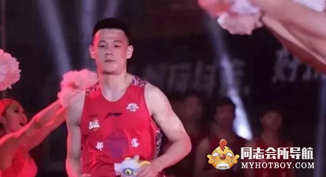 这枚肌肉小狼狗杨文友，他是郑州大学篮球队的5号，颜值出众 时尚型男 第6张