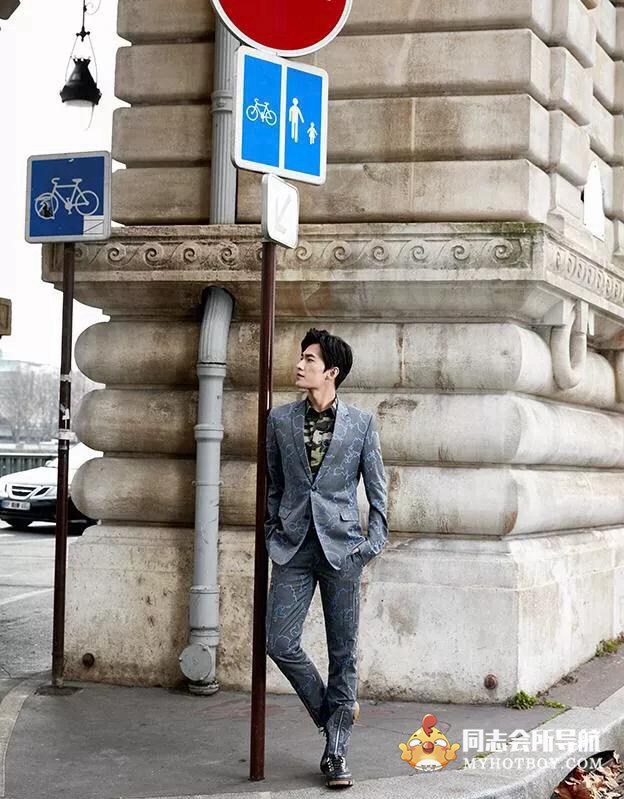 杨洋，巴黎街头杂志写真 时尚型男 第2张