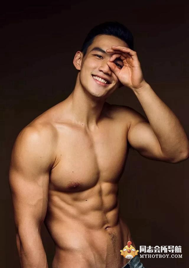 台湾网红直男体育生肌肉写真，身材堪比男模 时尚型男 第1张