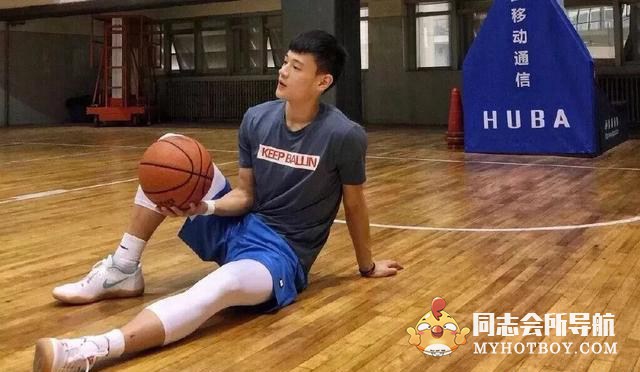 这枚肌肉小狼狗杨文友，他是郑州大学篮球队的5号，颜值出众 时尚型男 第19张