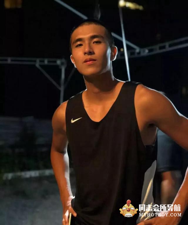 蔡依林MV里篮球校草，他叫连洁林，是台湾大学校篮球队的 时尚型男 第5张