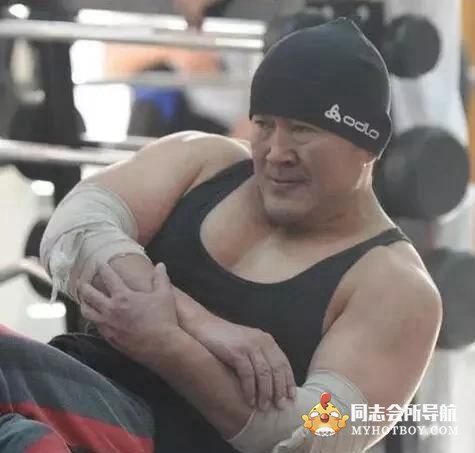 向中国捐赠3万只羊的蒙古国总统，竟然是个大肌霸 时尚型男 第19张