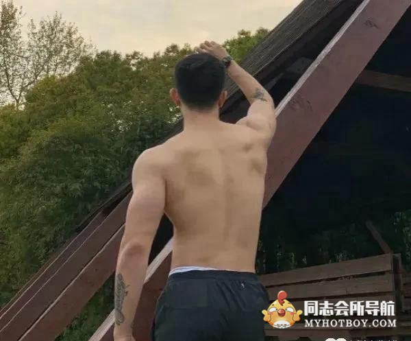 24岁上海超级猩猩男教练，这肌肉太撩了 时尚型男 第4张